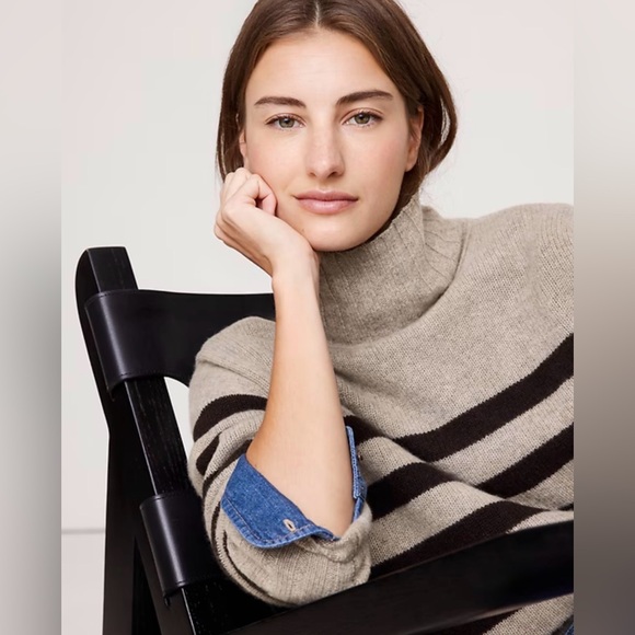 NWT Babana  Republic CASHMERE TURTLENECK SWEATER - Picture 1 of 4